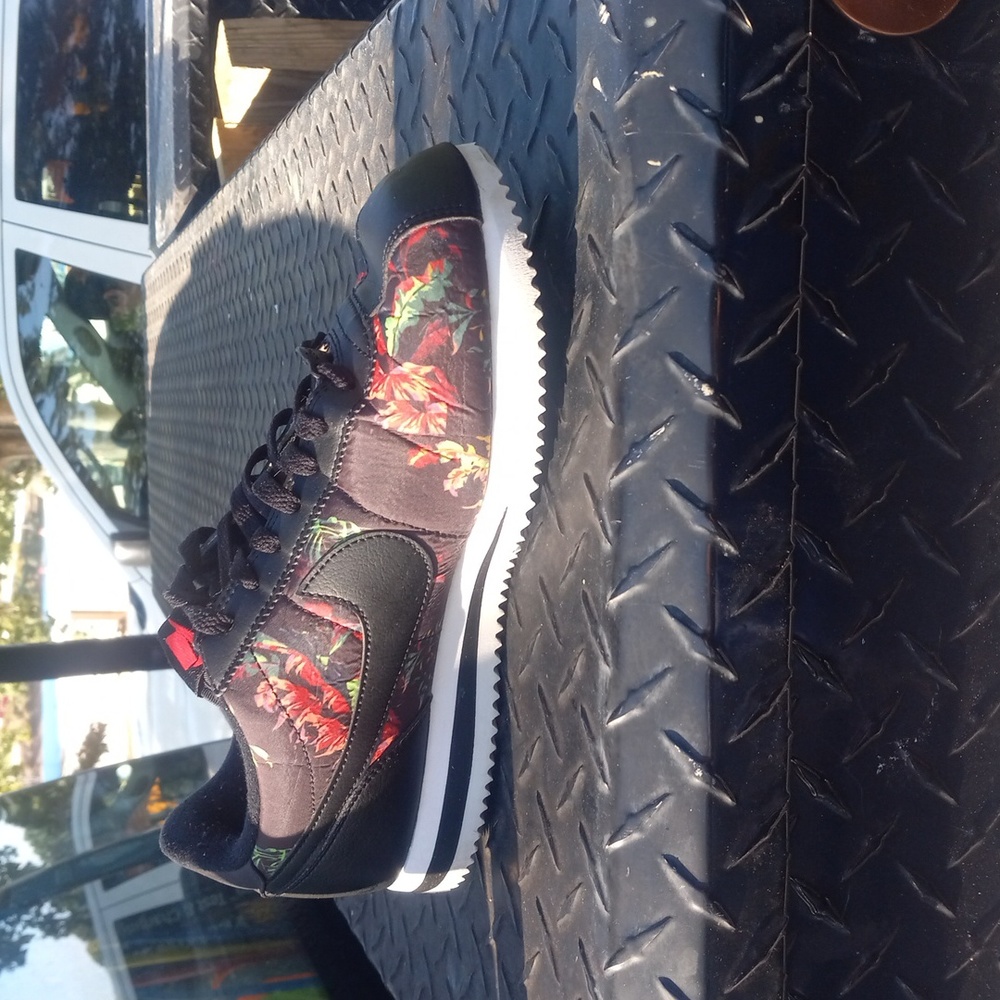 Shoes - Picture 2 of 3